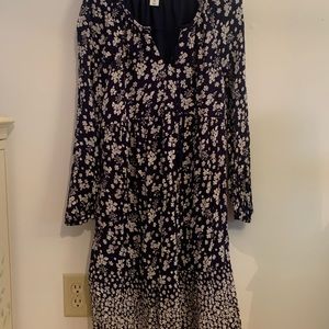 Old navy dress with white flowers